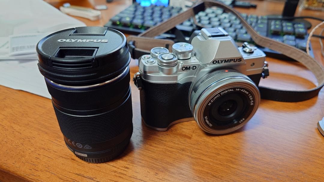 OLYMPUS OM-D E-M10 Mark IV EZダブルズームキット