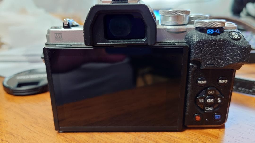 OLYMPUS OM-D E-M10 Mark IV EZダブルズームキット