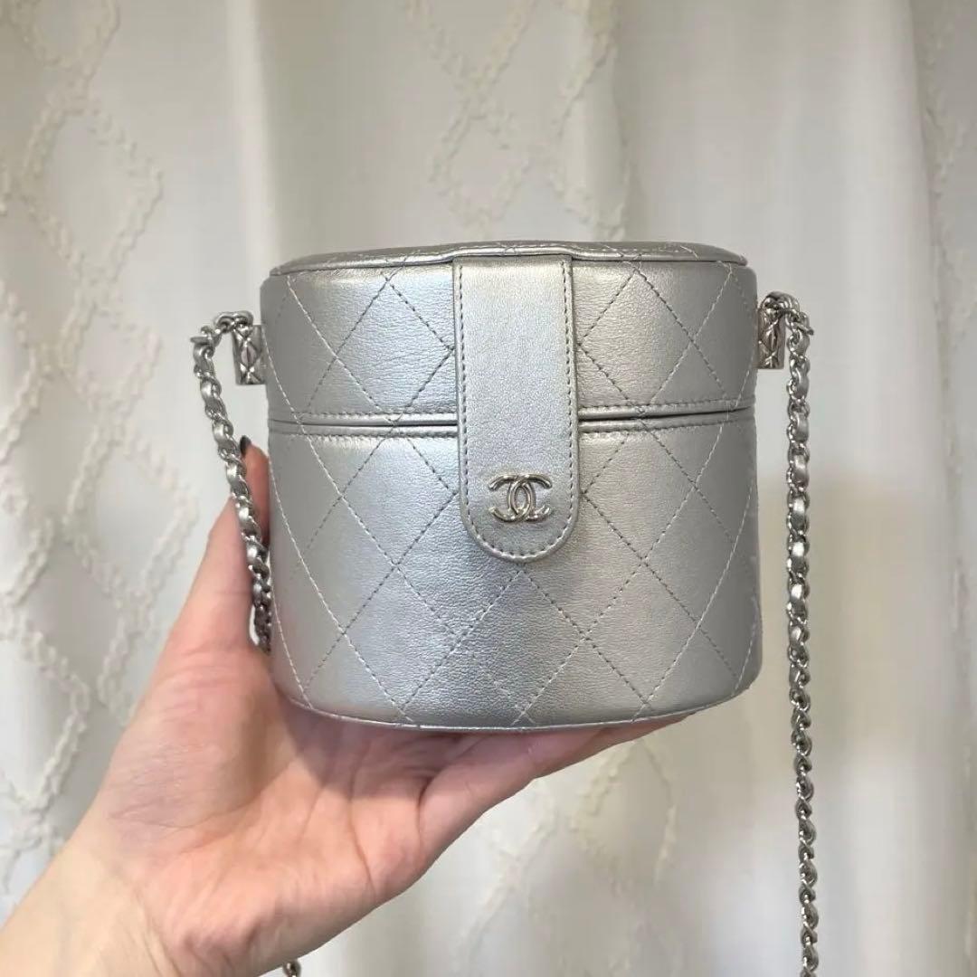 CHANEL バニティバック　シルバー