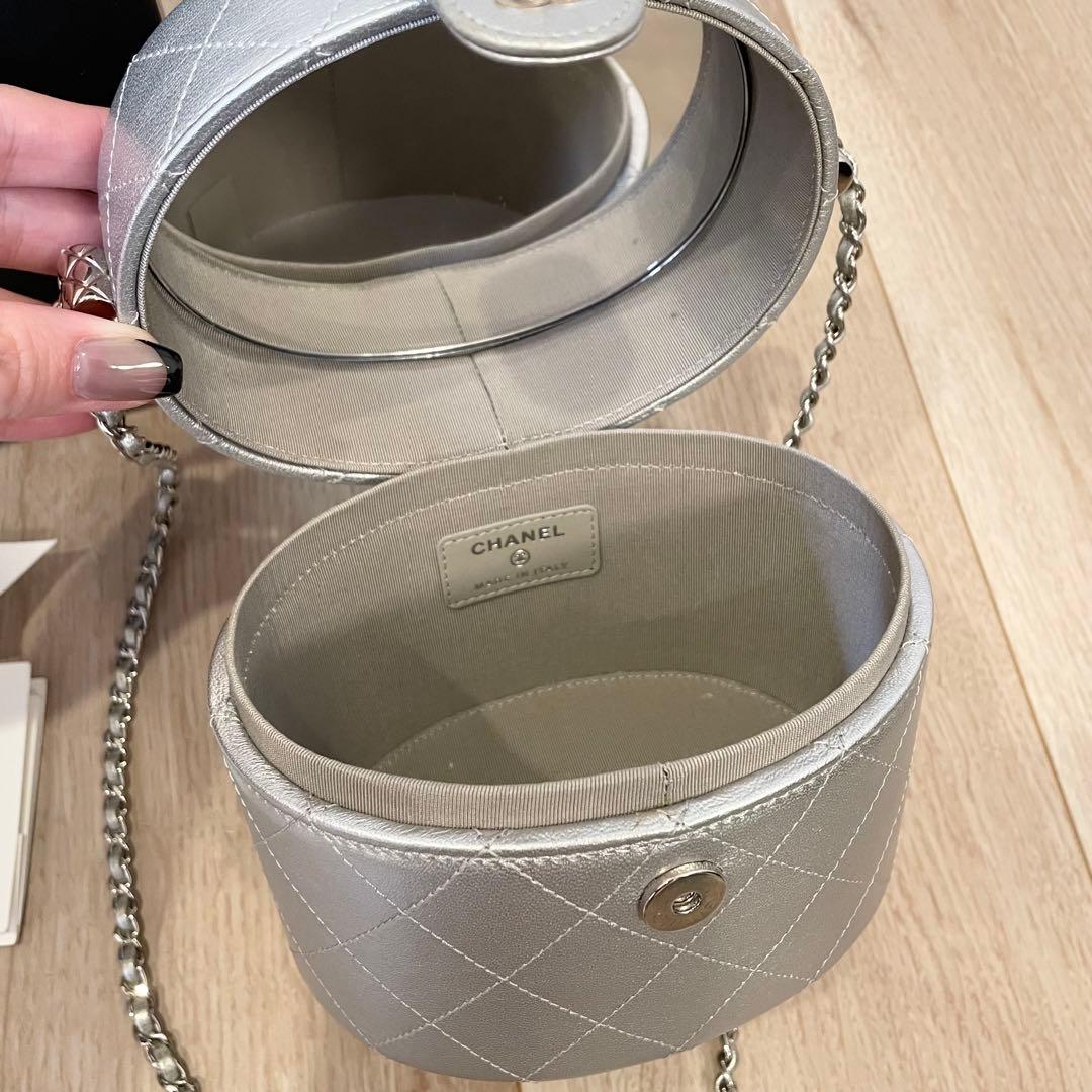 CHANEL バニティバック　シルバー