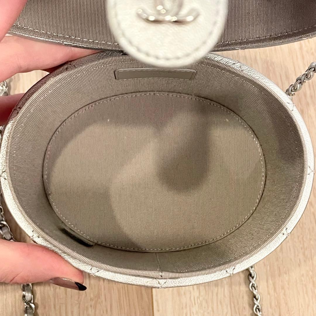 CHANEL バニティバック　シルバー