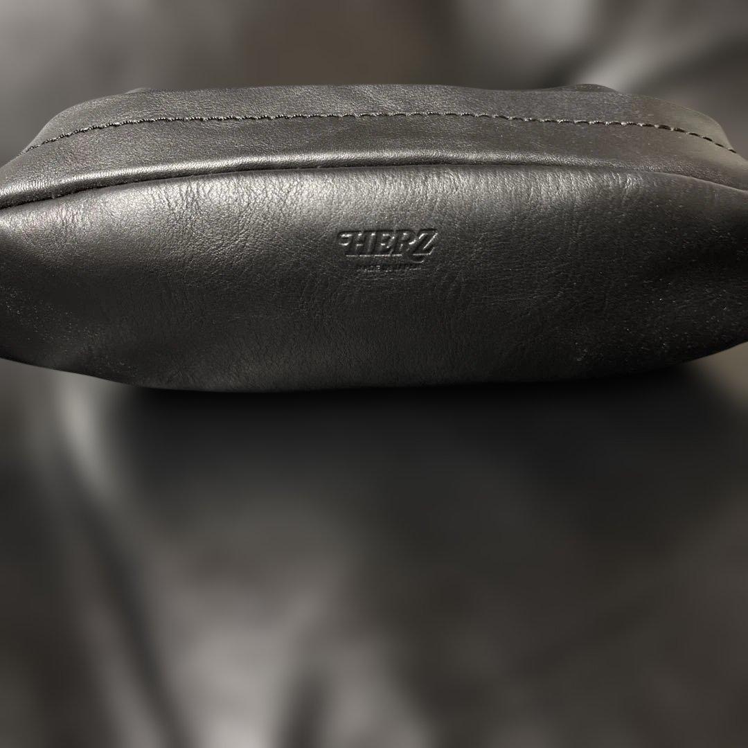 HERZ レザー ボディバッグ ブラック