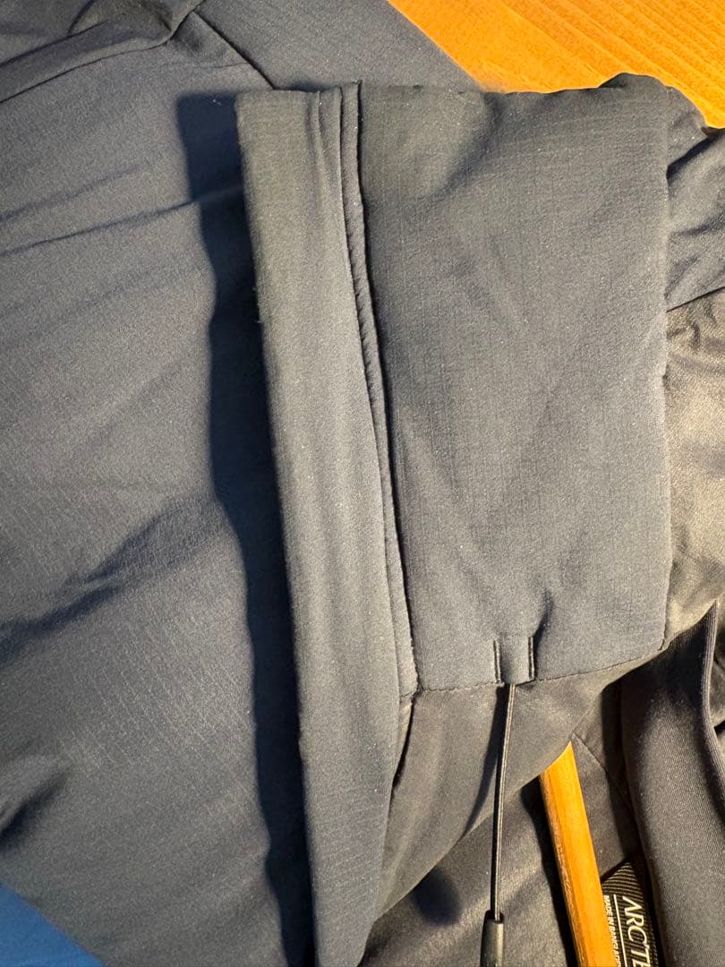 アークテリクス　アトムヘビーウェイトフーディ　メンズ　ブラックサファイア