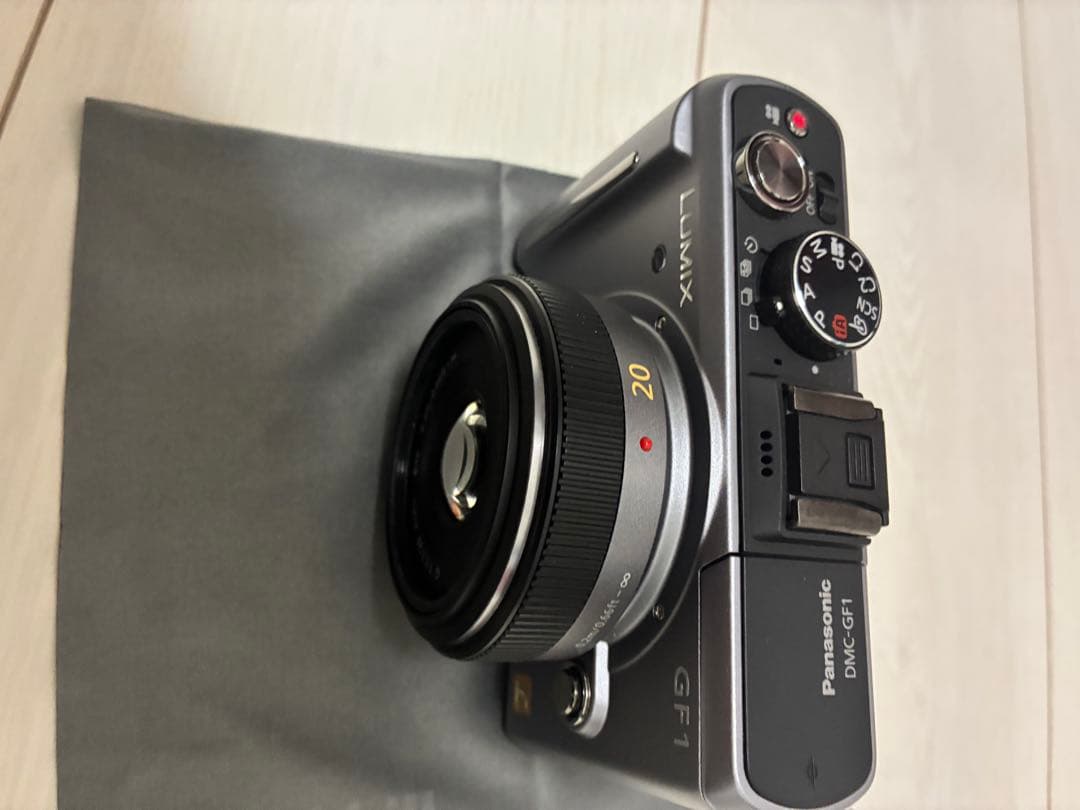 Panasonic LMIX GF1 シルバー 20mm/F1.7