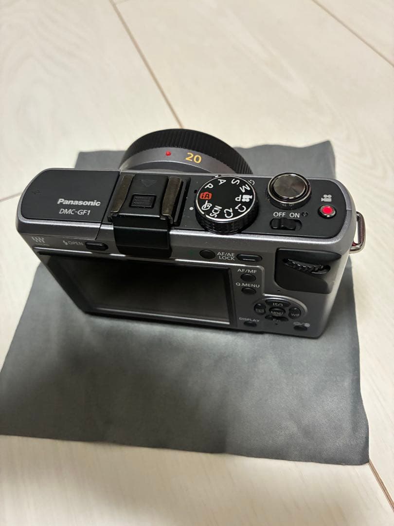 Panasonic LMIX GF1 シルバー 20mm/F1.7