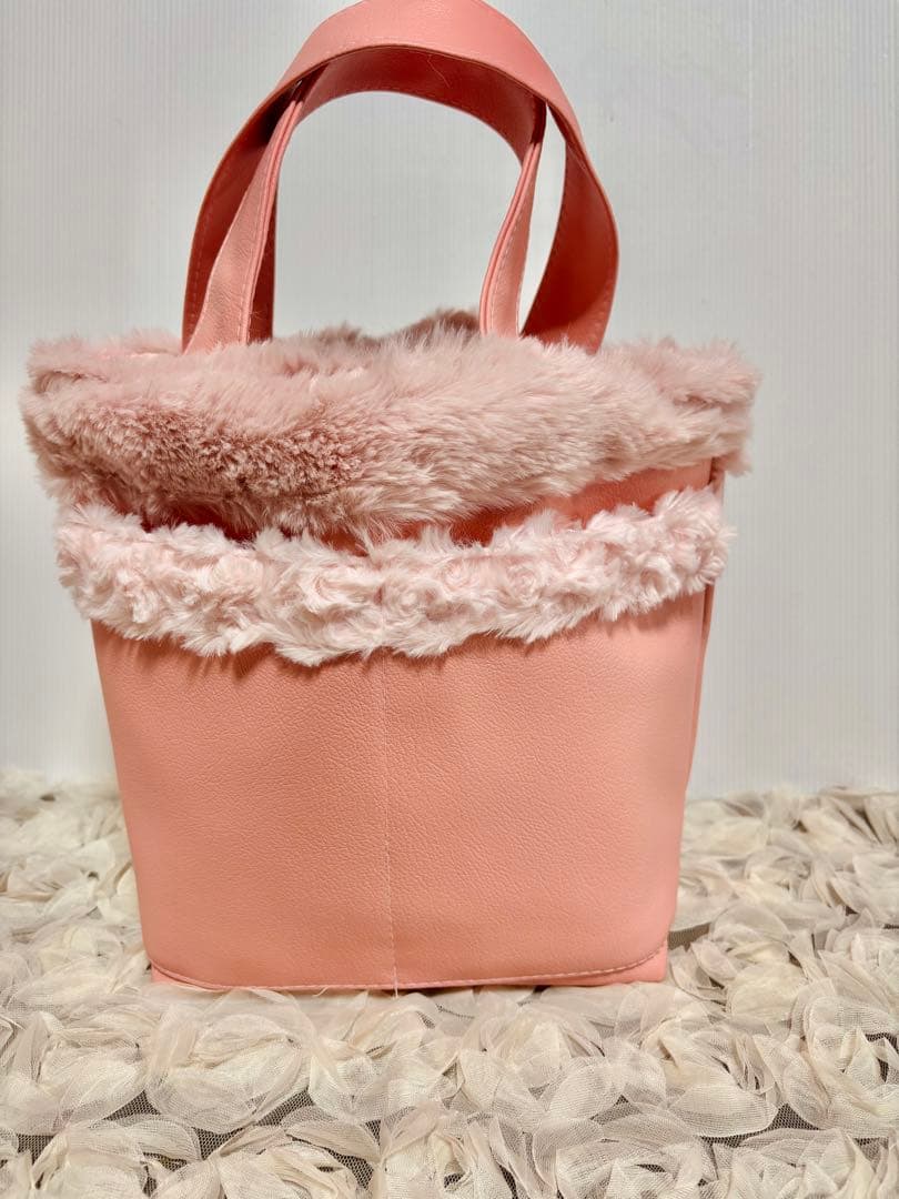 コヤンイサムチョン　フェイクレザーピンクのトートバッグ
