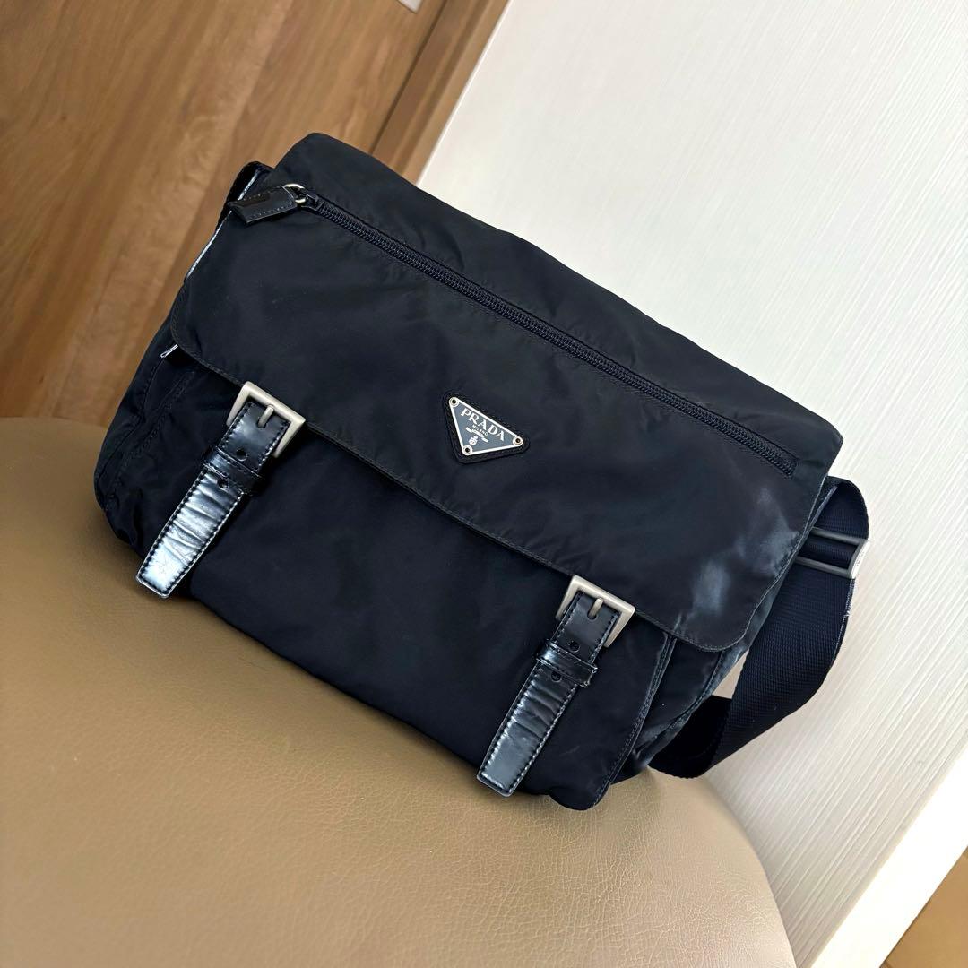 プラダ　ショルダーバック