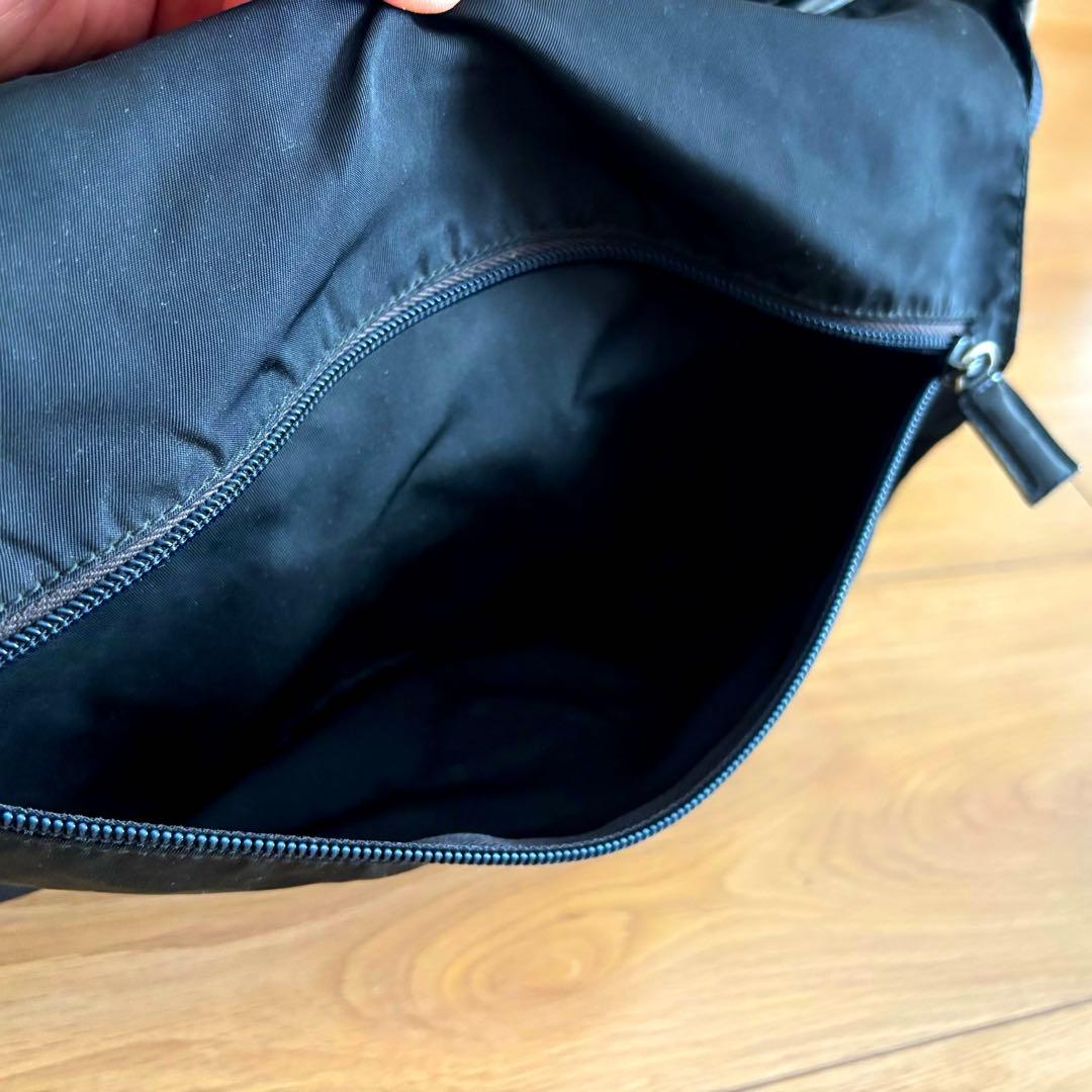 プラダ　ショルダーバック