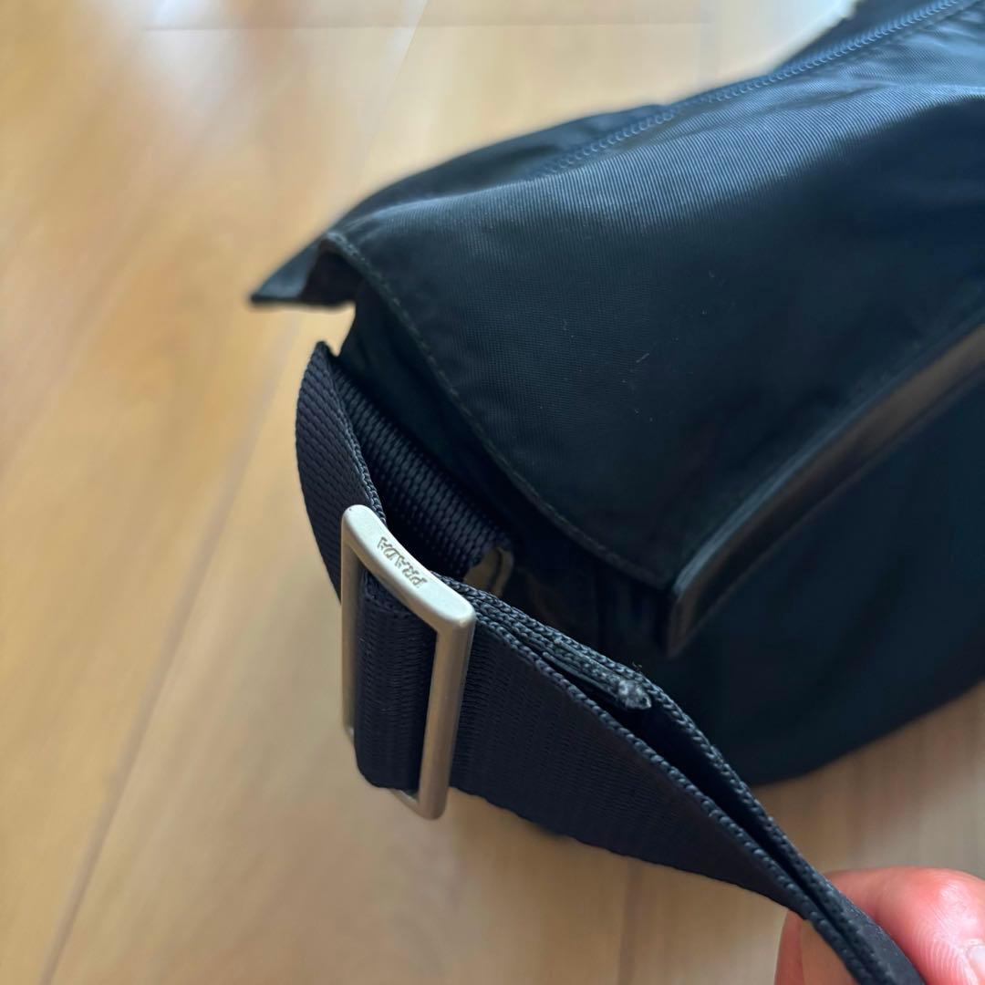 プラダ　ショルダーバック