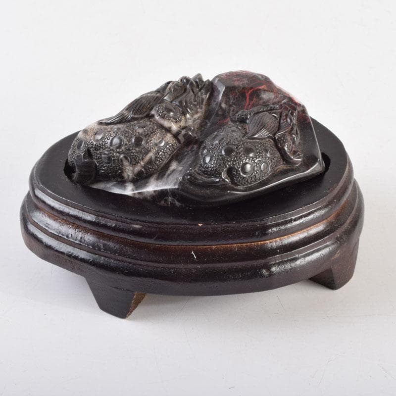 中国　玉石鶏血石彫刻　神獣　置物　唐木台付　C　9211