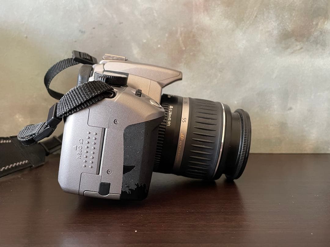 Canon EOS Digital デジタル一眼レフカメラと望遠レンズ