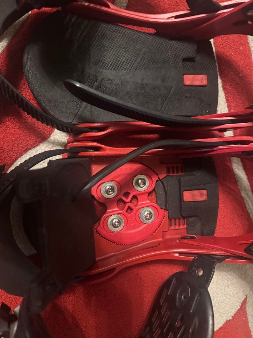 Burton GENESIS 17-18モデル　Mサイズ 黒/赤 ビンディング