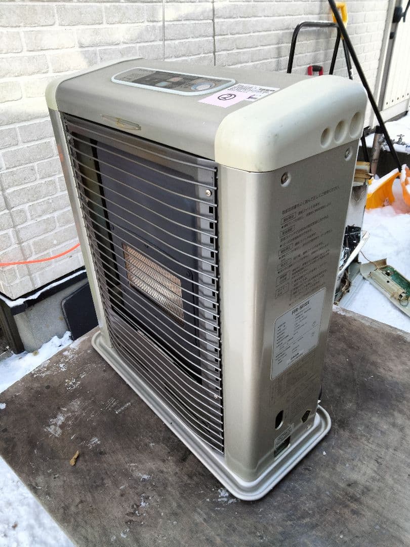 サンポットFF石油ストーブゼータス！品番「FFR‐561SX」2009年式中古品