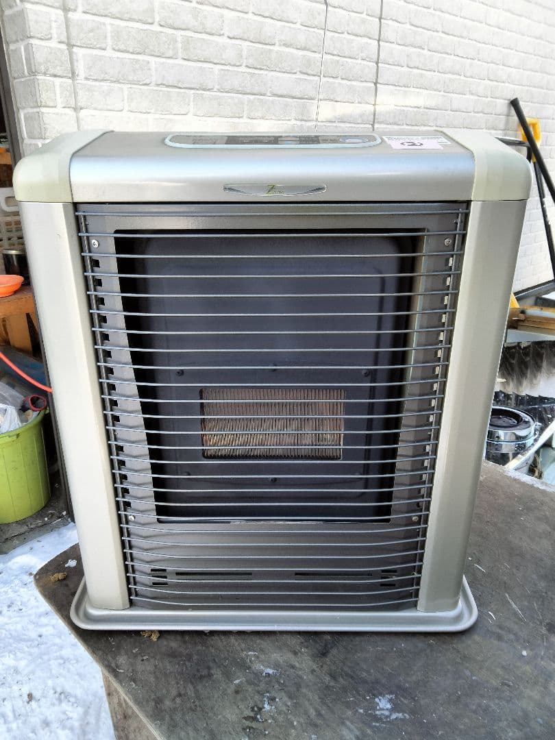 サンポットFF石油ストーブゼータス！品番「FFR‐561SX」2009年式中古品