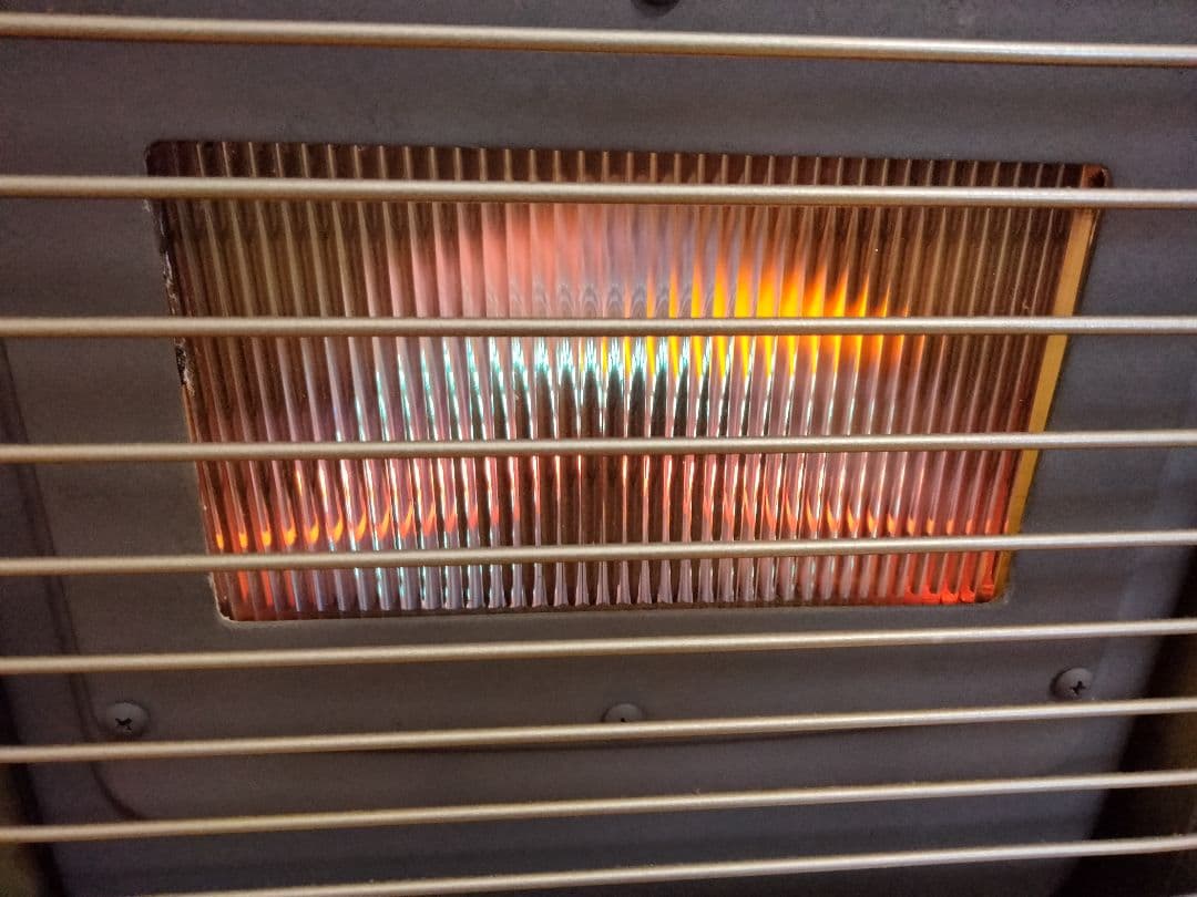 サンポットFF石油ストーブゼータス！品番「FFR‐561SX」2009年式中古品