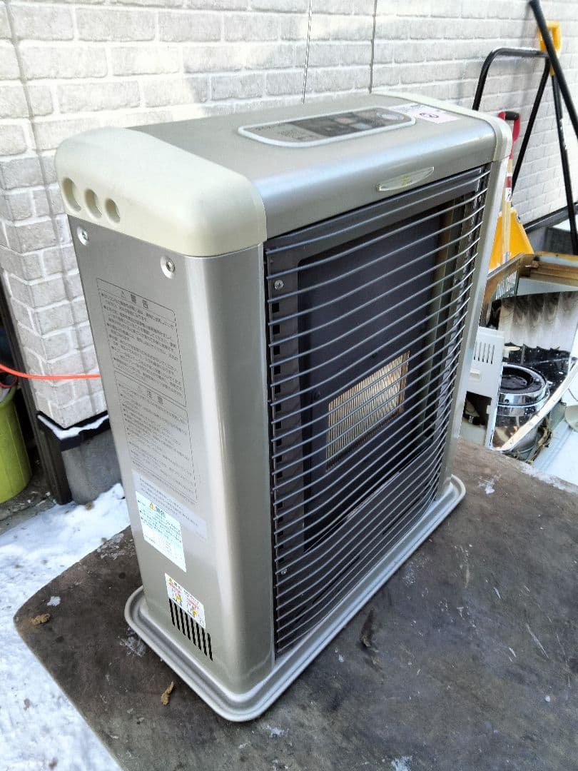 サンポットFF石油ストーブゼータス！品番「FFR‐561SX」2009年式中古品