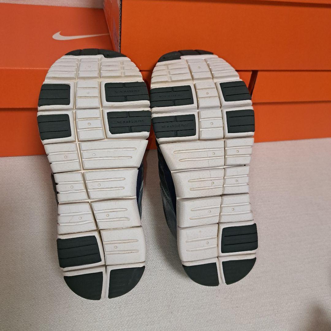 美品NIKE　ナイキダイナモフリー　２１cm　２２cm