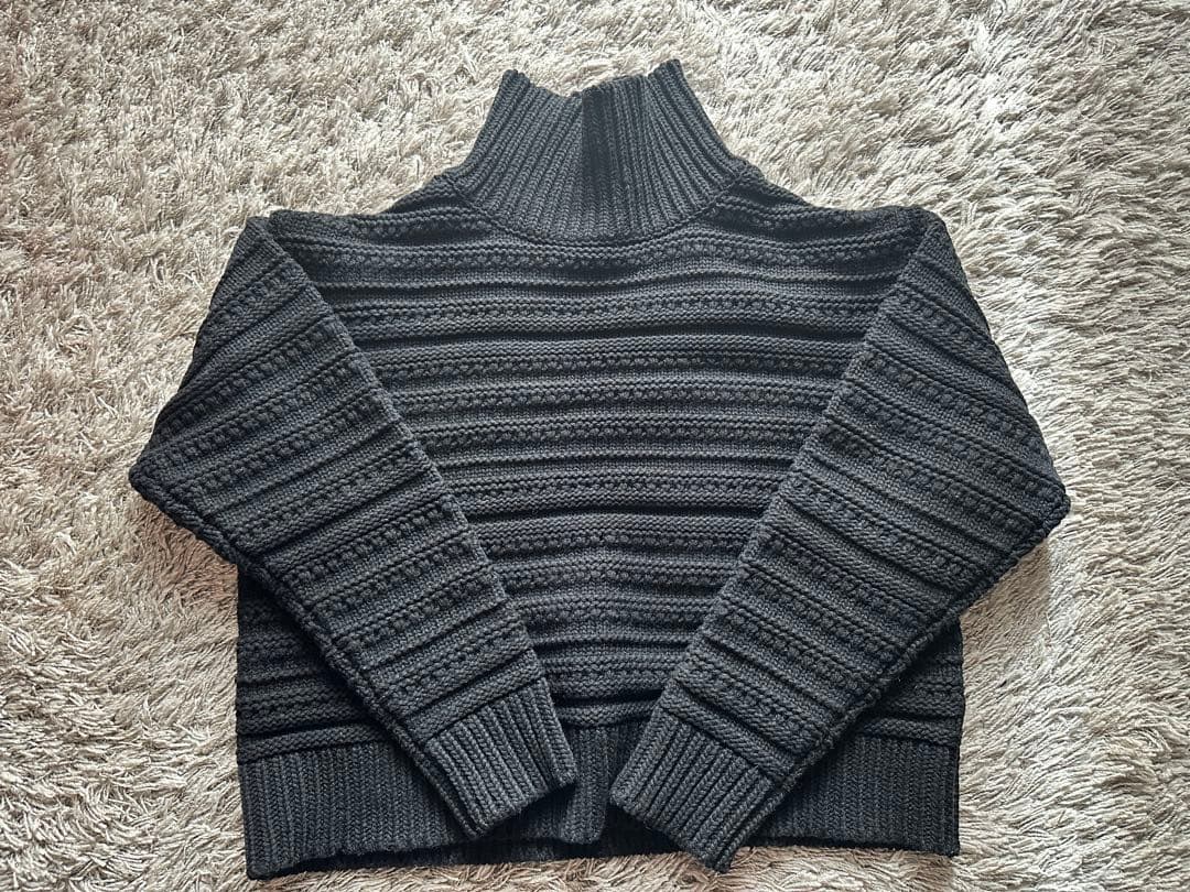 loin. ロワン　タートルネックニット ブラック 井川遥　黒になります