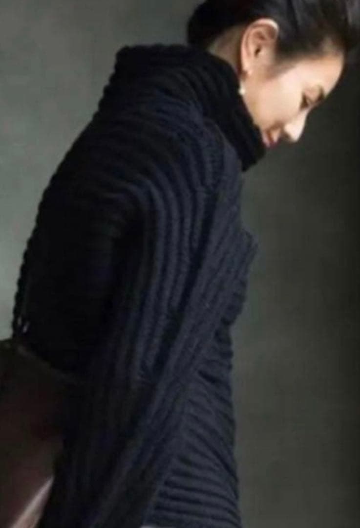 loin. ロワン　タートルネックニット ブラック 井川遥　黒になります