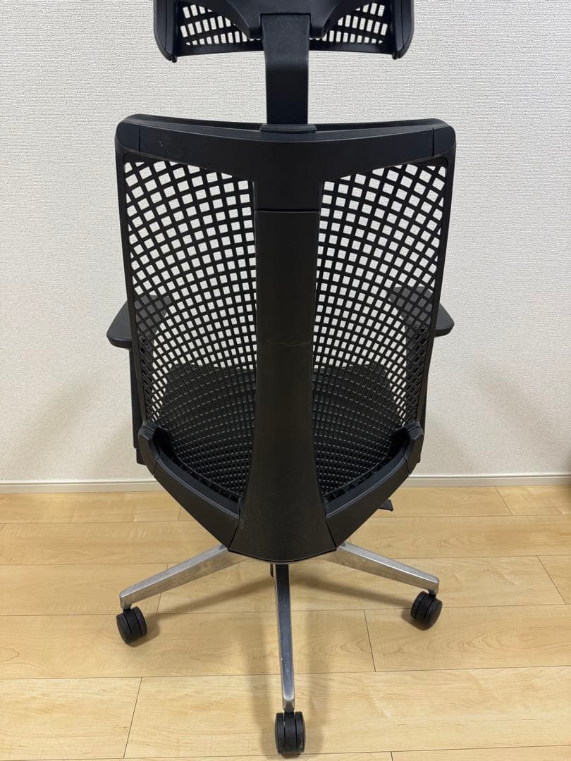 イトーキ　サリダyl9　可動肘付　黒