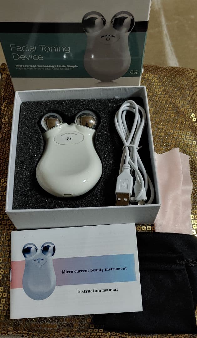 美顔器　顔の調子を整える美顔器、マイクロ電流、EMS