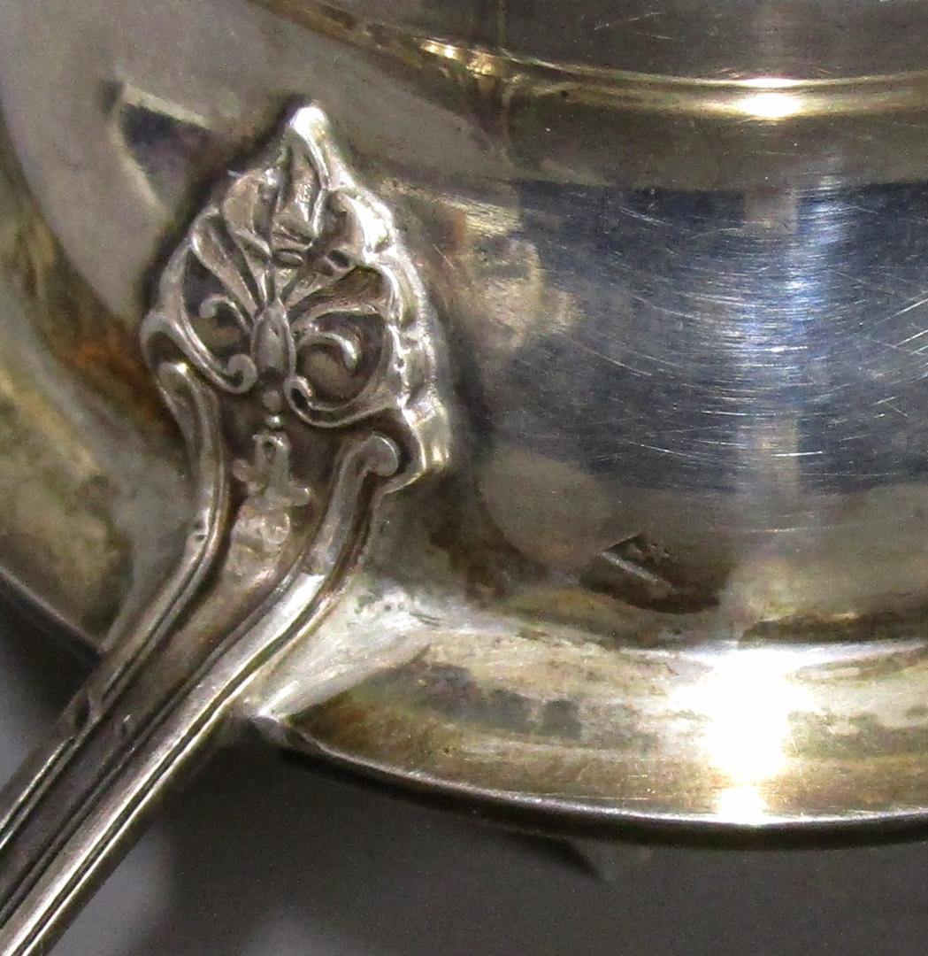 銀製品［ストレーナー 陶器受皿つき］刻印：ミネルヴァ　☆V