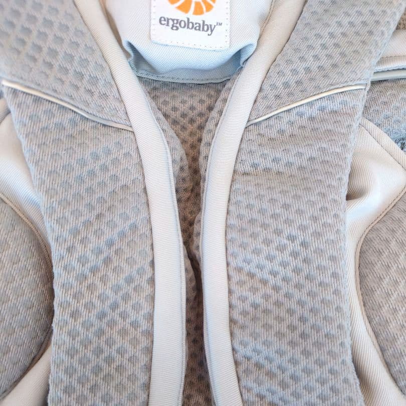 美品！ergobaby 定番抱っこ紐 パールグレー メッシュ