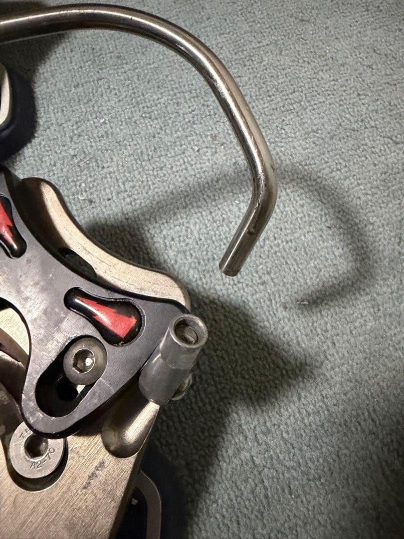 スノーボードビンディング シルバー/ブラック/レッド