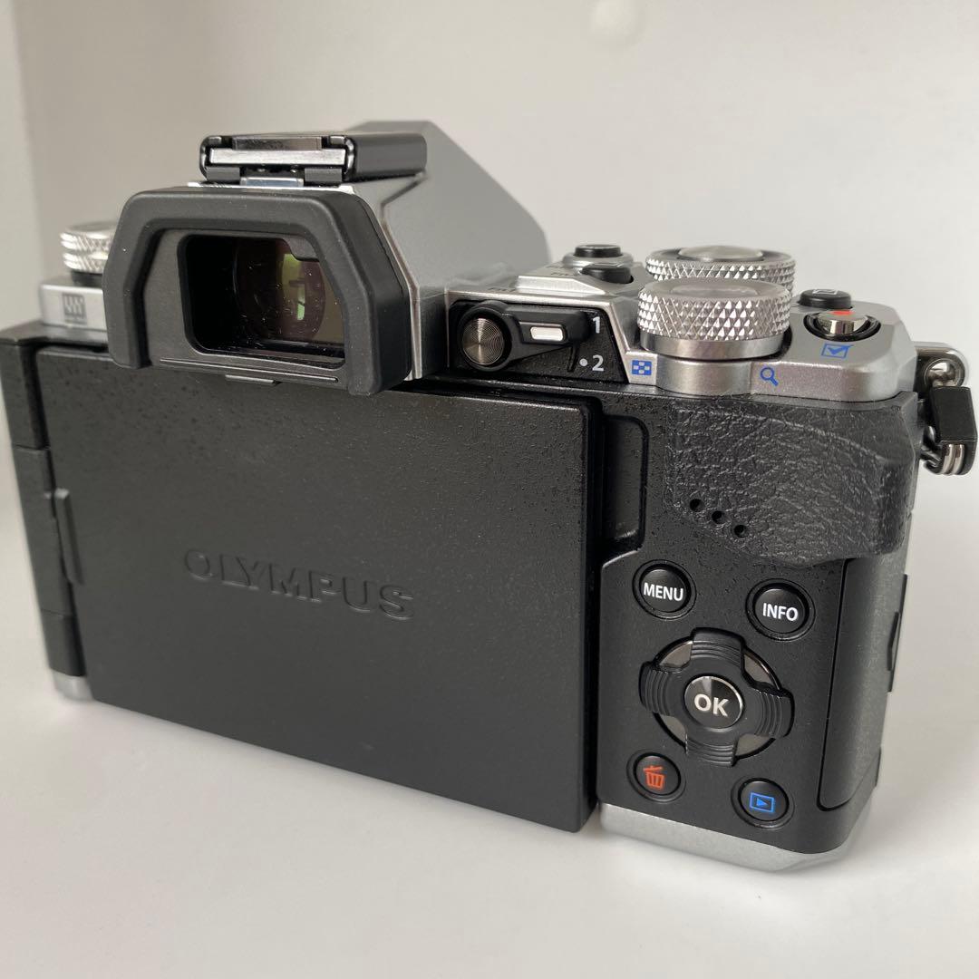 OLYMPUS　 OM-D E-M5 Mark II