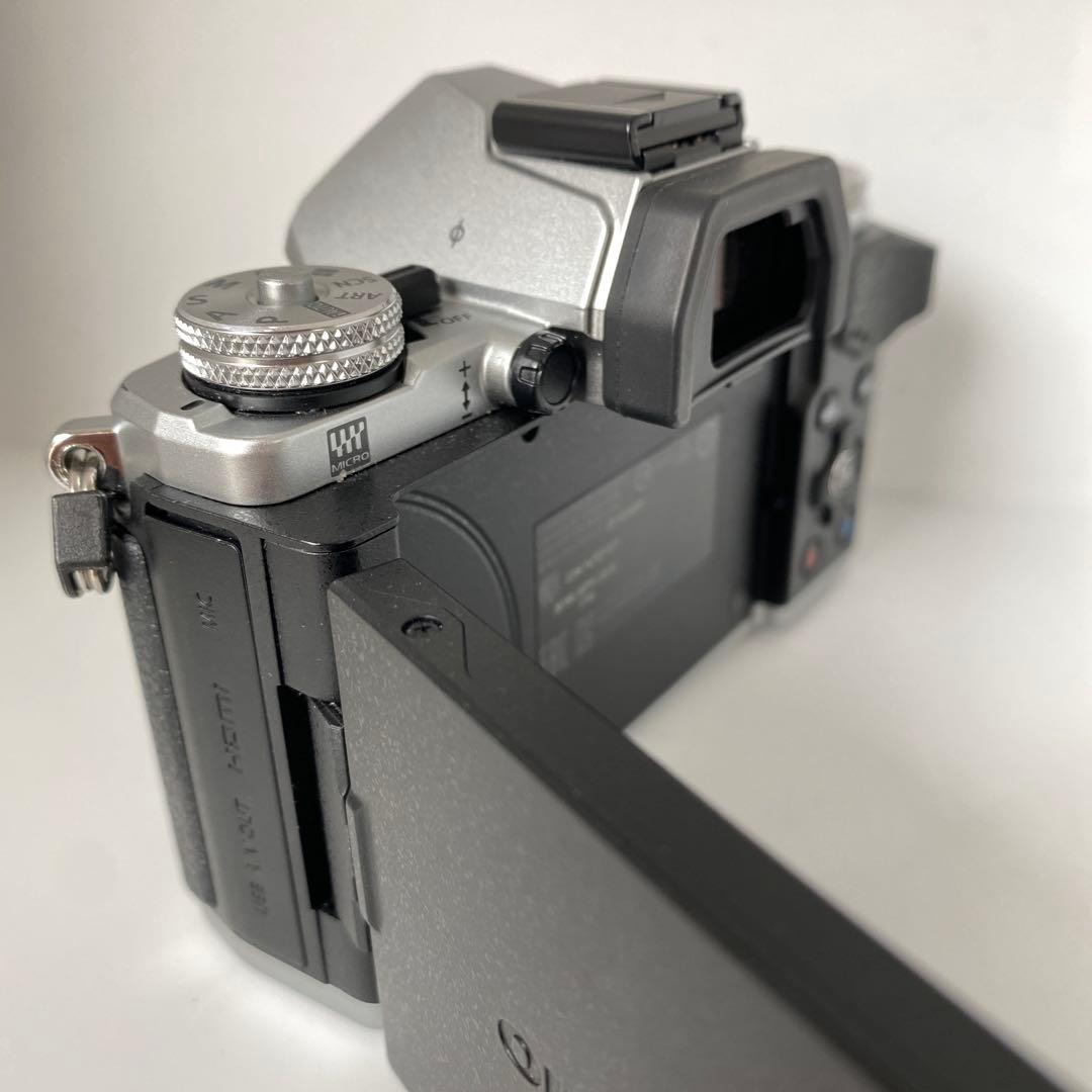 OLYMPUS　 OM-D E-M5 Mark II