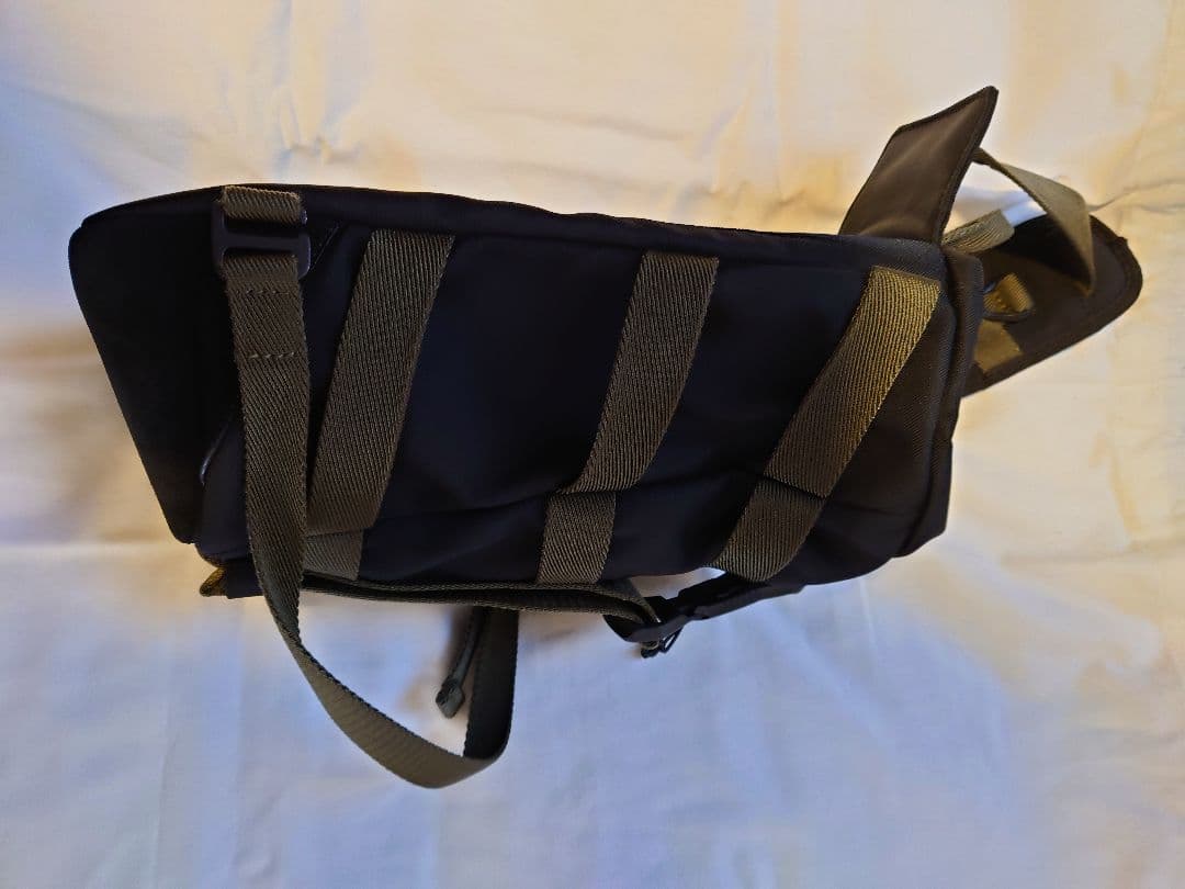 カ*司様 カーキ/ブラックミリタリースタイルショルダーバッグ