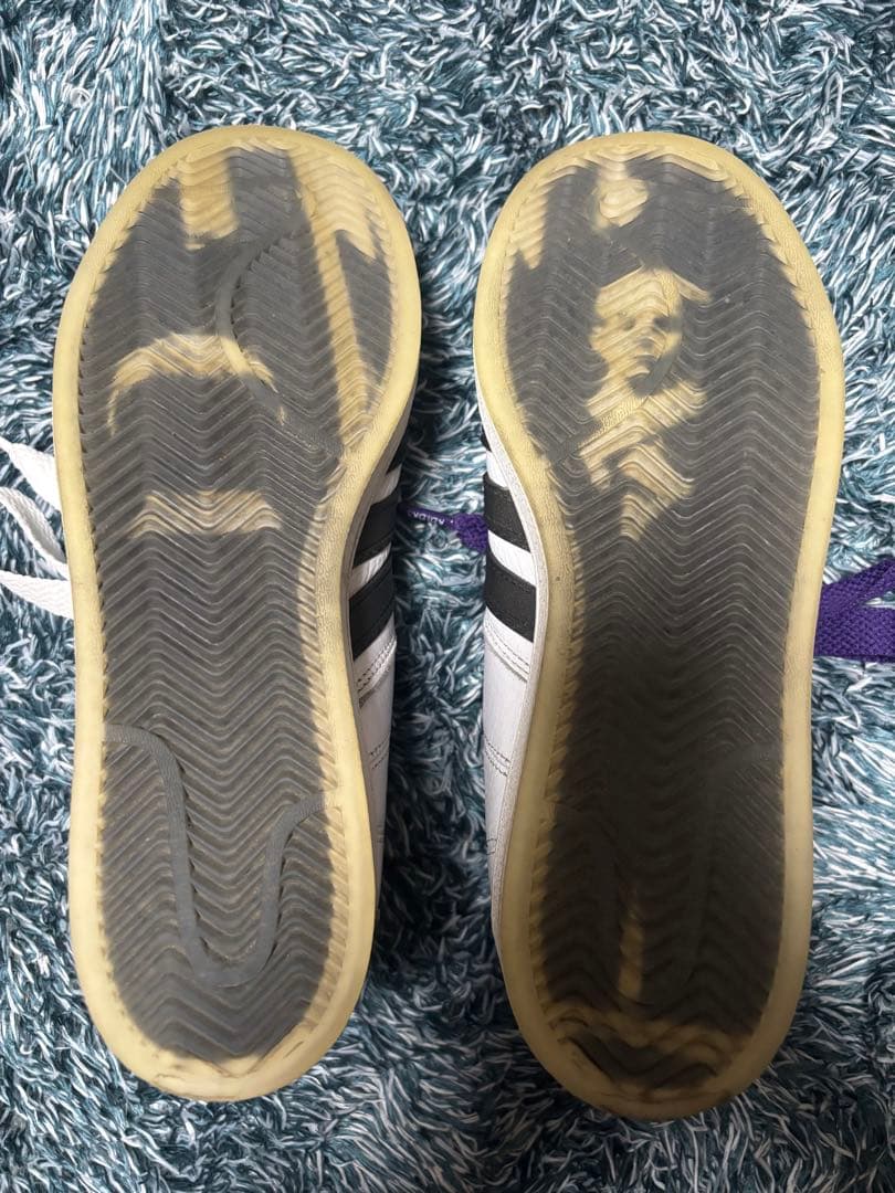 ADIDAS×KORN コラボスニーカー