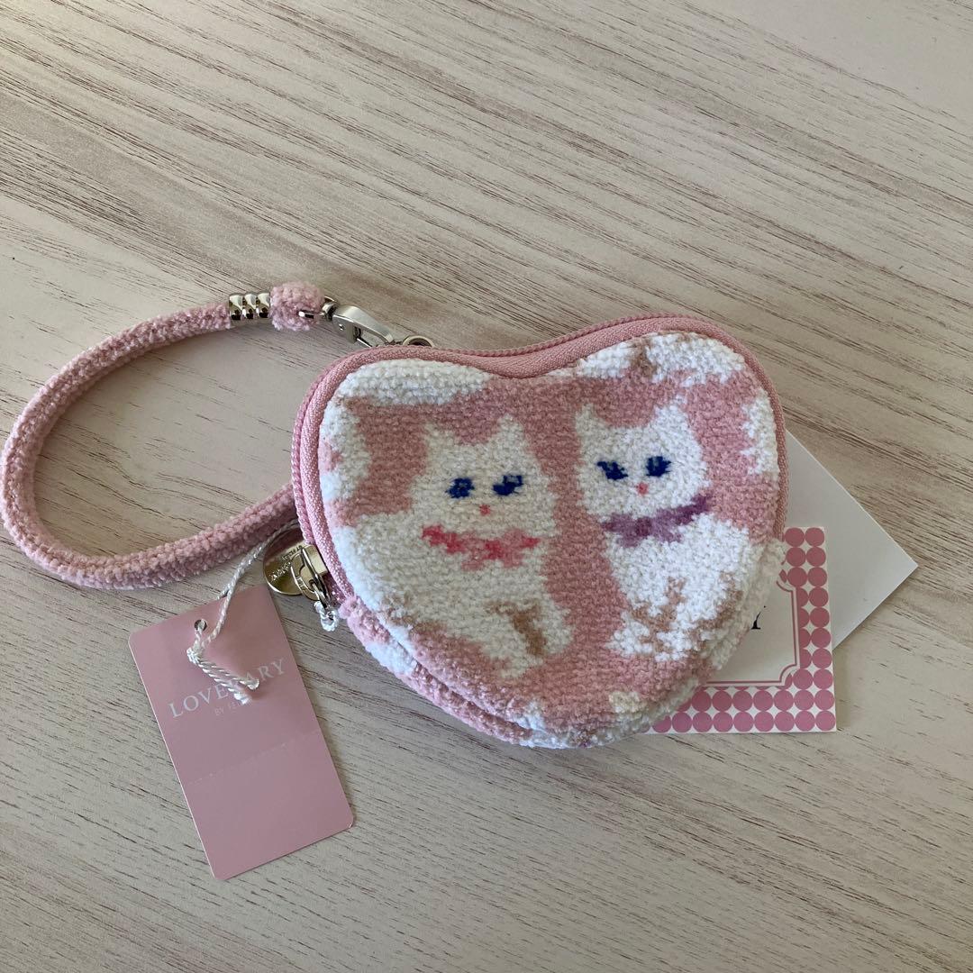 ＊新品＊ FEILER モフモフネコチャン　ハート型ポーチ