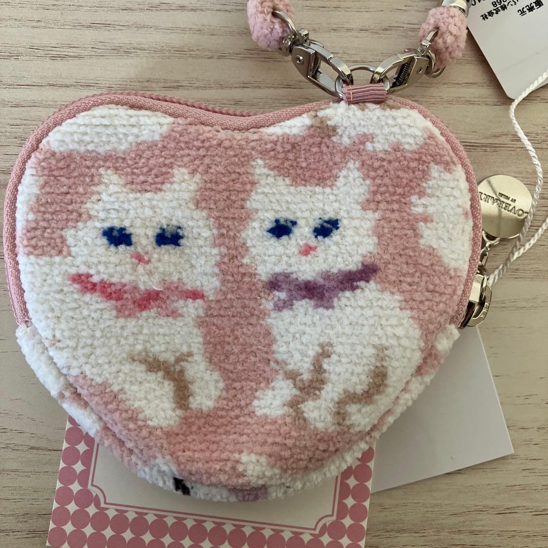 ＊新品＊ FEILER モフモフネコチャン　ハート型ポーチ