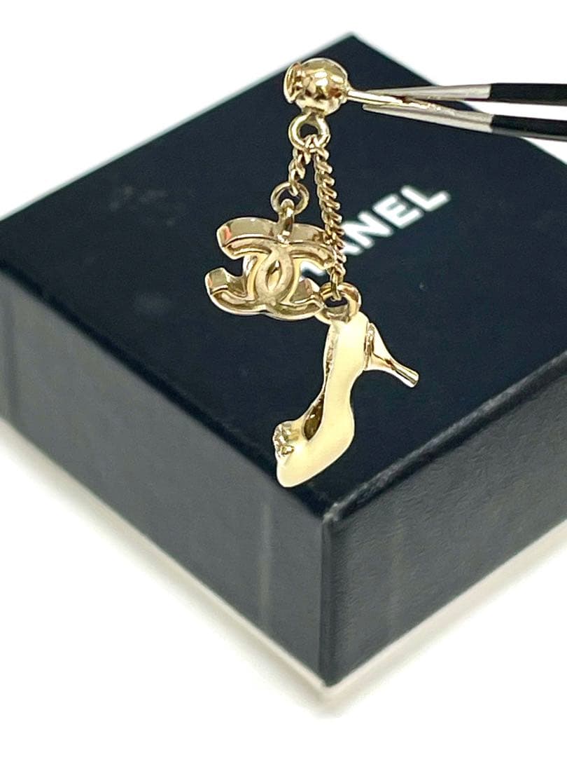 専用　　正規品CHANELピアスセット片方