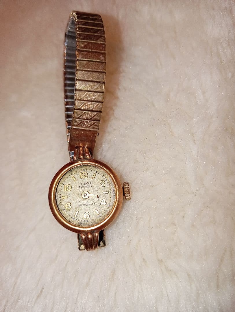 手巻き時計 小型　アンティーク裏蓋14金刻印です　ガラス無しです