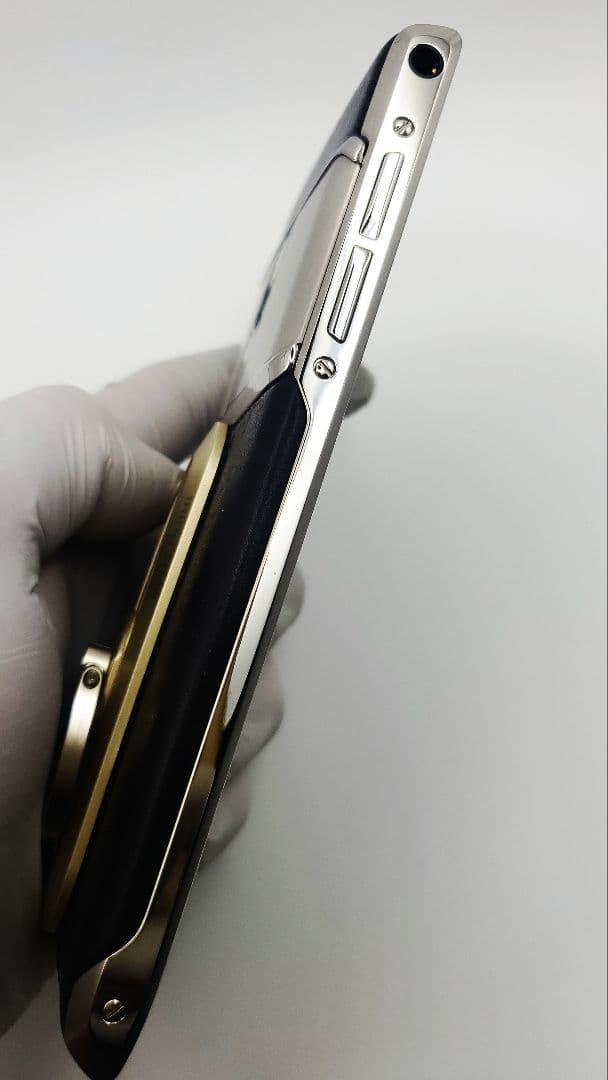 高級携帯電話Vertu Signature Touch 美品。訳あり品