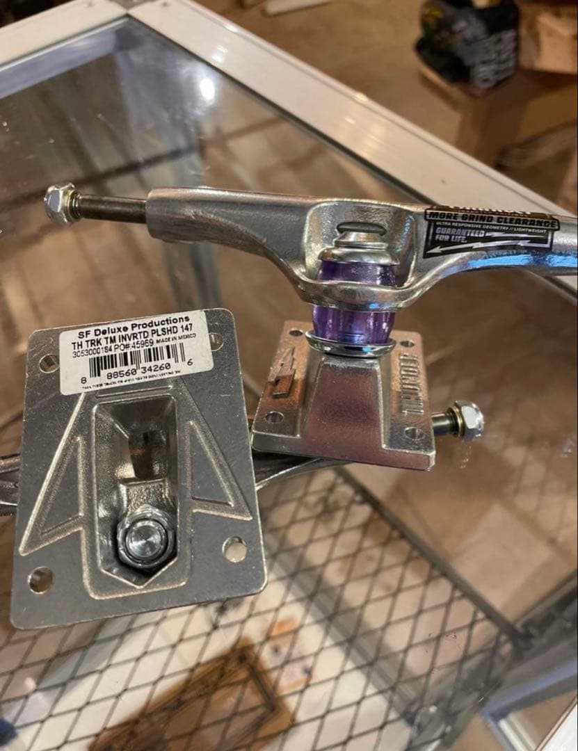 THUNDER スケボートラック INVERTED EDITION 147