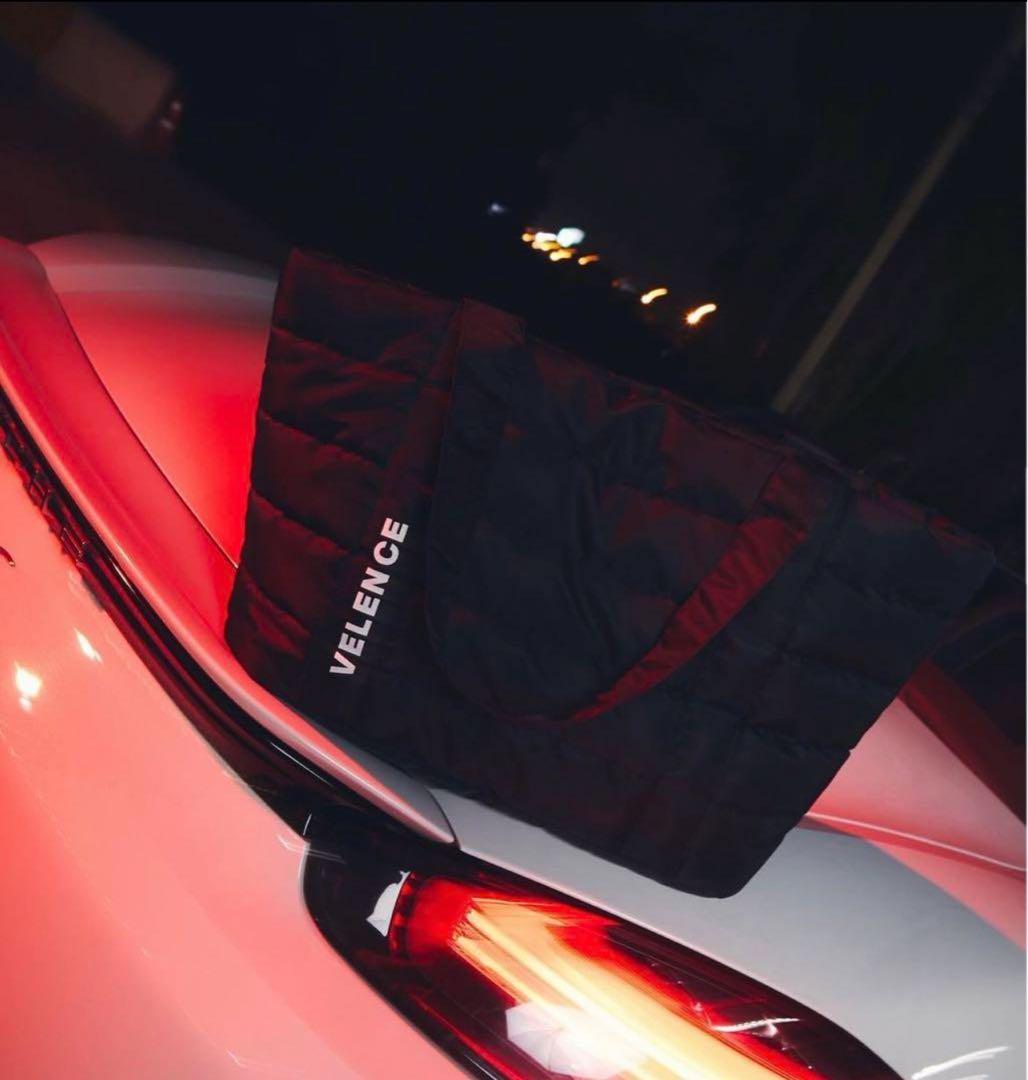 【新品完売】Win Velence新作ロゴトートバッグBrightWin