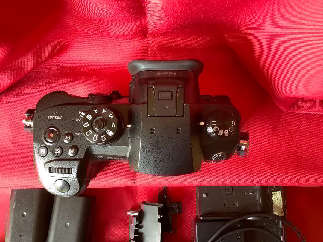 LUMIX GH5 デジタル一眼レフカメラ 本体