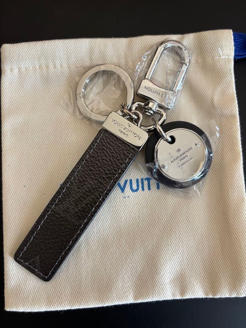 Louis Vuitton キーホルダー グレー