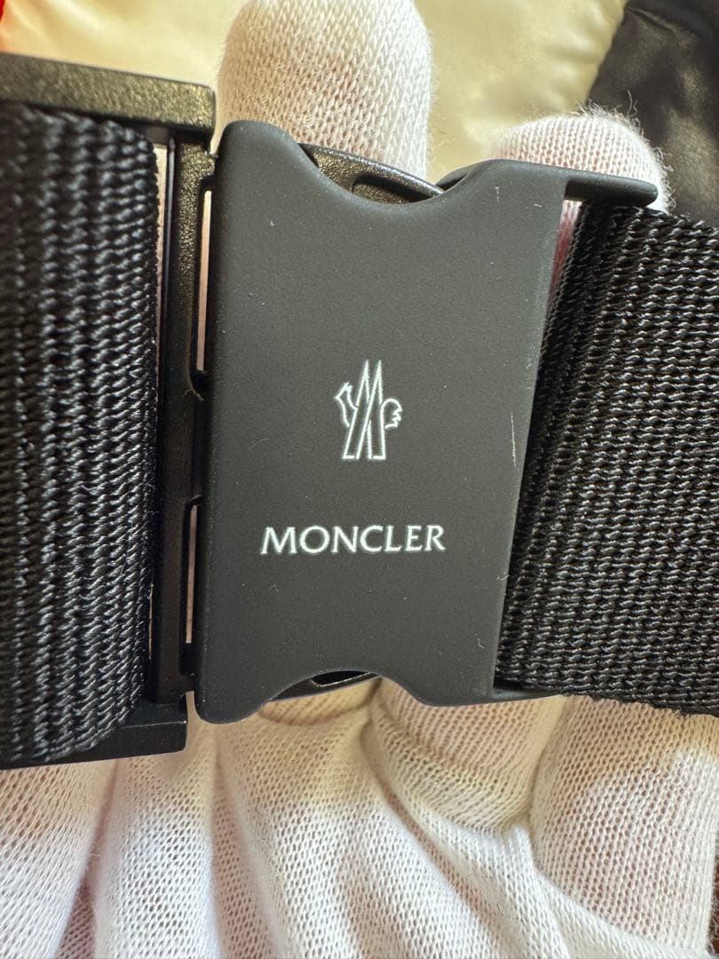 美品！MONCLER ポーチ