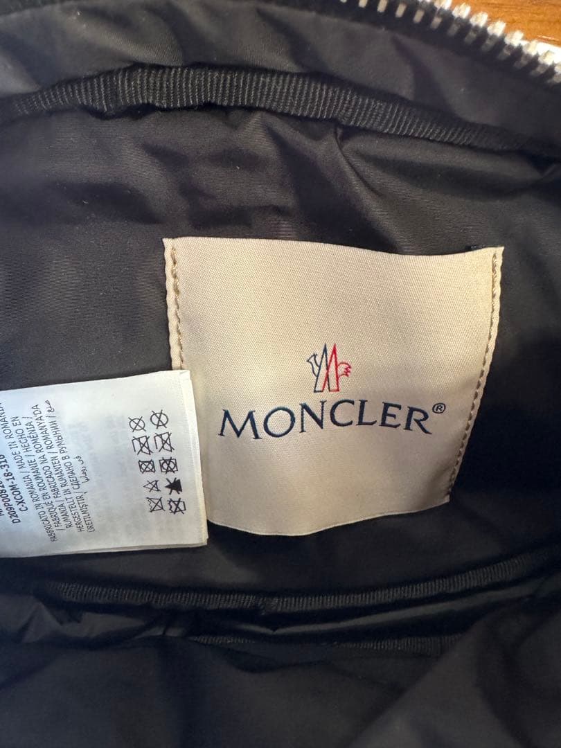 美品！MONCLER ポーチ