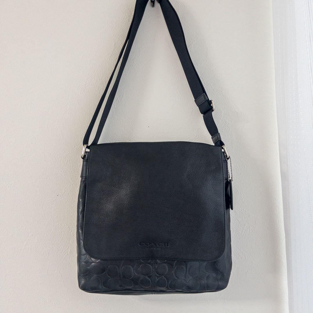 COACH ブラック レザー メッセンジャーバッグ　エンボス　本革　ショルダー