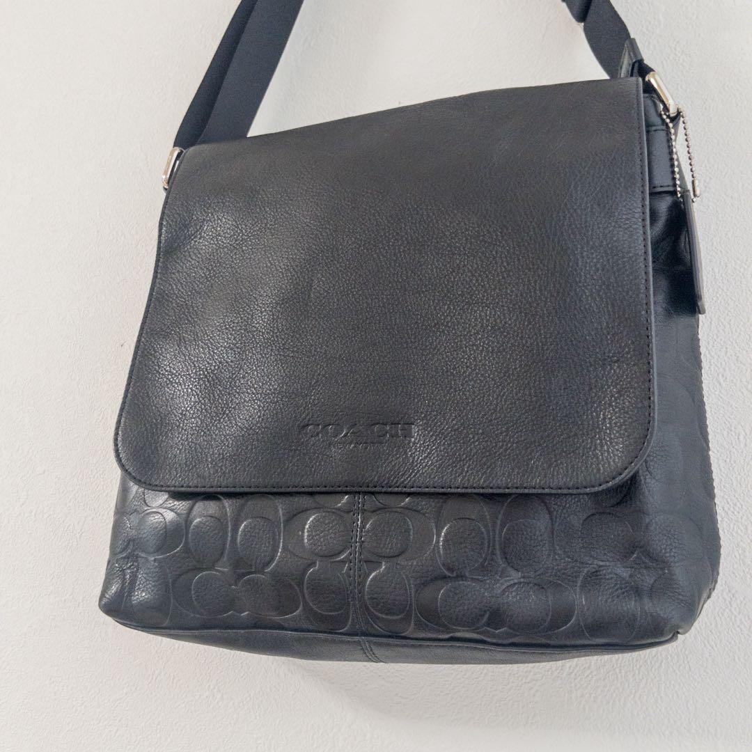 COACH ブラック レザー メッセンジャーバッグ　エンボス　本革　ショルダー