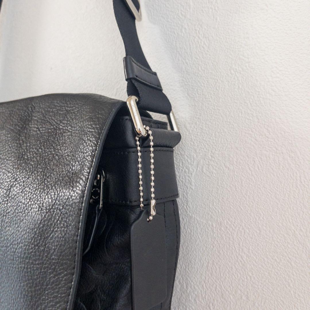COACH ブラック レザー メッセンジャーバッグ　エンボス　本革　ショルダー