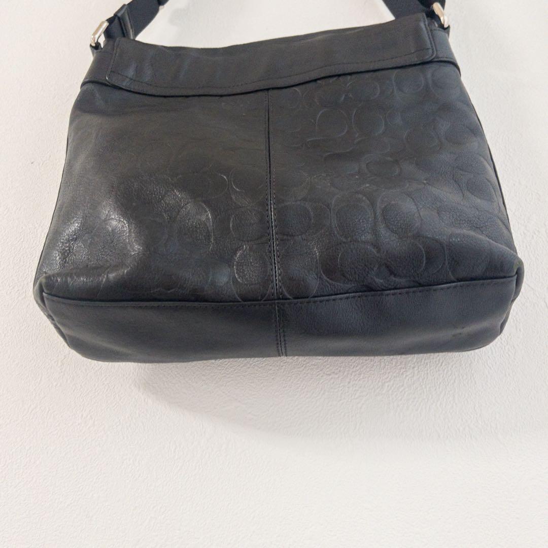 COACH ブラック レザー メッセンジャーバッグ　エンボス　本革　ショルダー