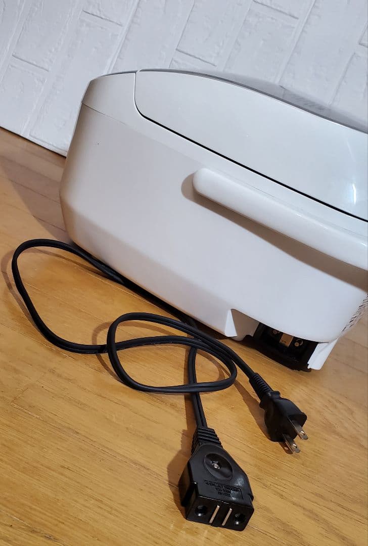 2024年製　 象印　炊飯器　5.5合炊き　極め炊き　黒釜　ホワイト系　調理家電