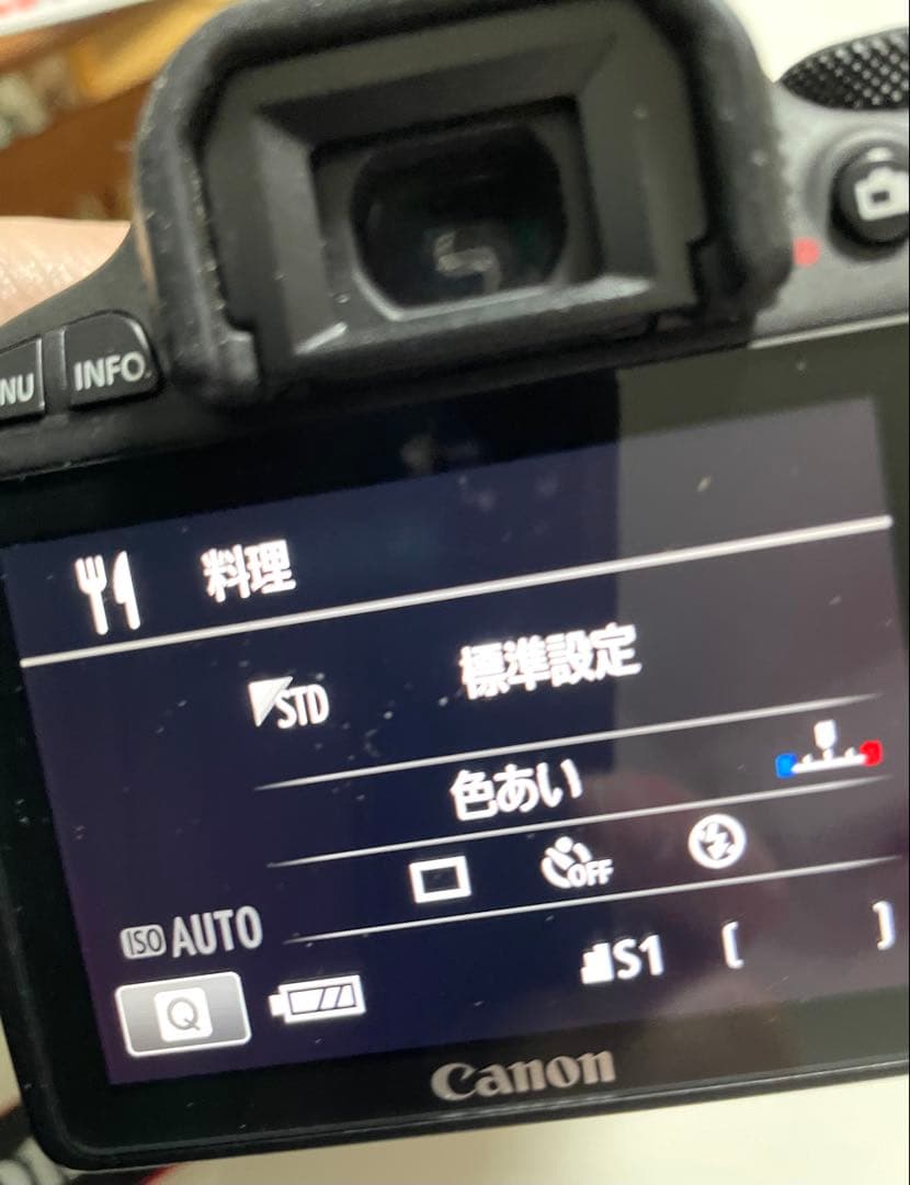 CANONデジタル一眼レフカメラEOS KissX7充電器ストラップバッテリー付