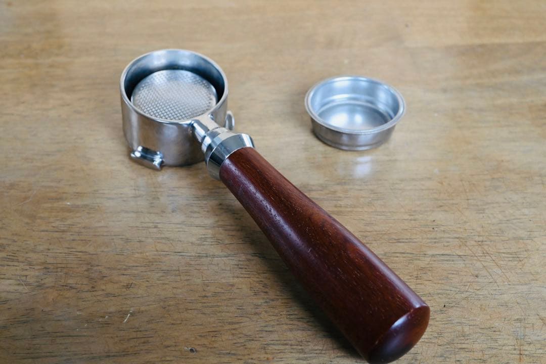 DeLonghi エスプレッソマシン デディカ